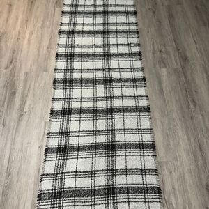 BEAUTIFUL THICK & WARM Gently Used and in Excellent condition Scarf